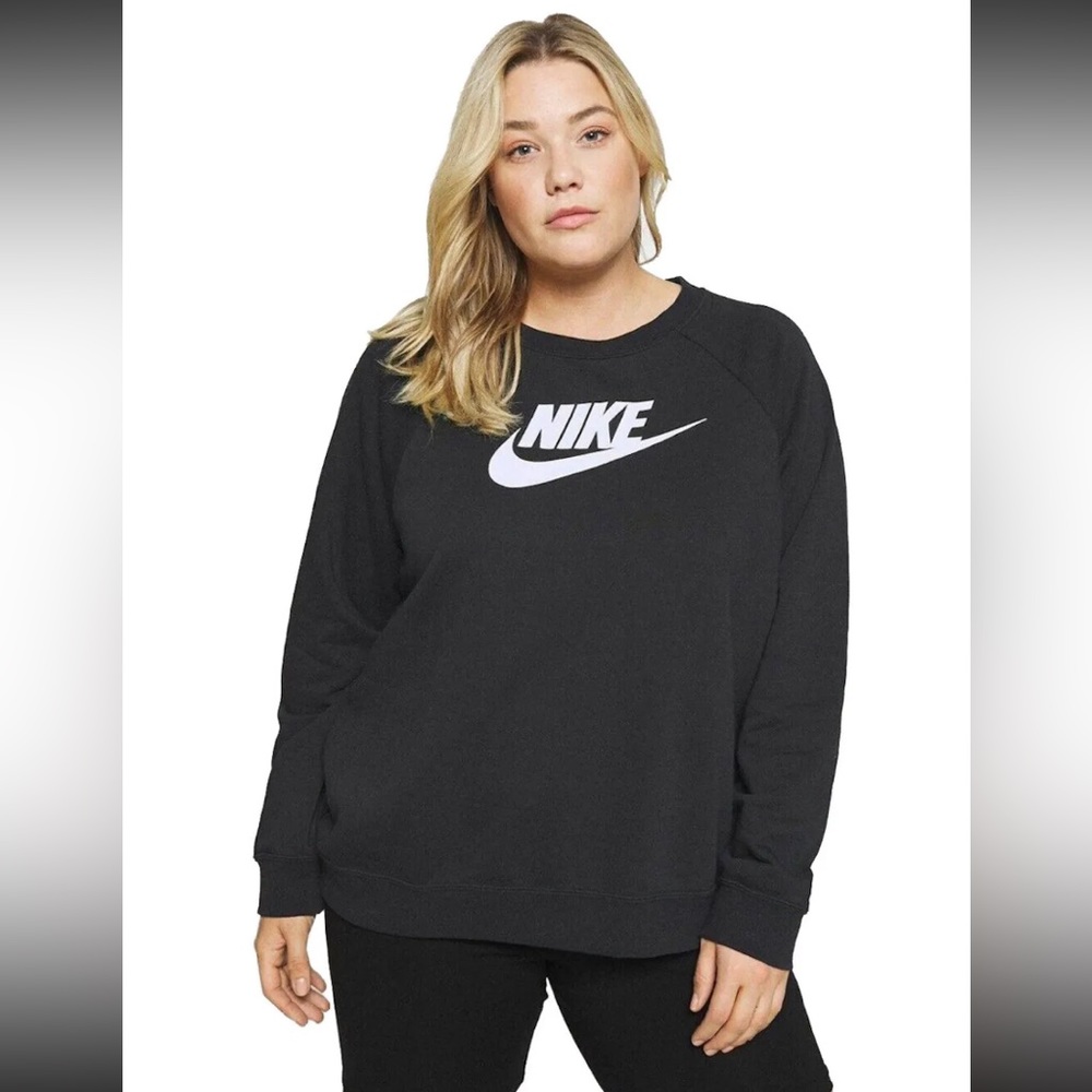 Nike Women’s Essential Swoosh Logo Fleece Sweatshirt Plus Size Black